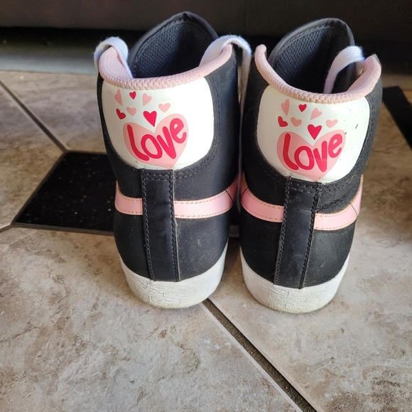 Nike Pink Love Sneakers - Picture 4 of 4
